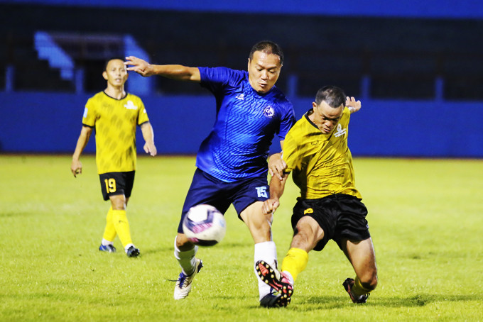 Trận đấu giữa hai đội Khánh Hòa FC và Giàu Phong - Sài Gòn.