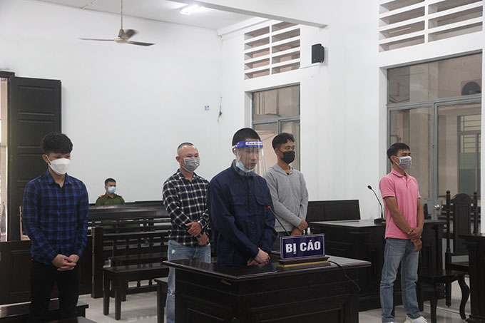 Gây án chỉ vì đụng ghế trong lúc nhậu