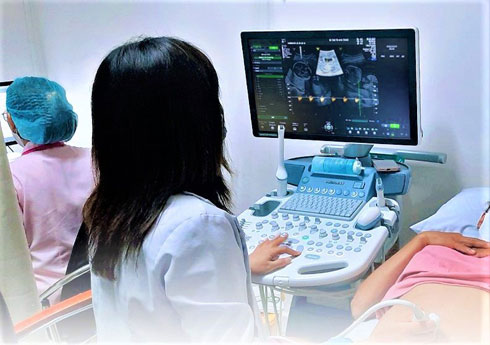 Điều trị ca hiếm muộn người nước ngoài đầu tiên