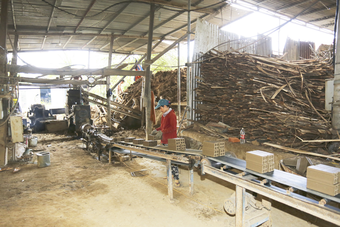 Lò gạch thủ công ở Ninh Hòa: Nhiều khó khăn trong chuyển đổi