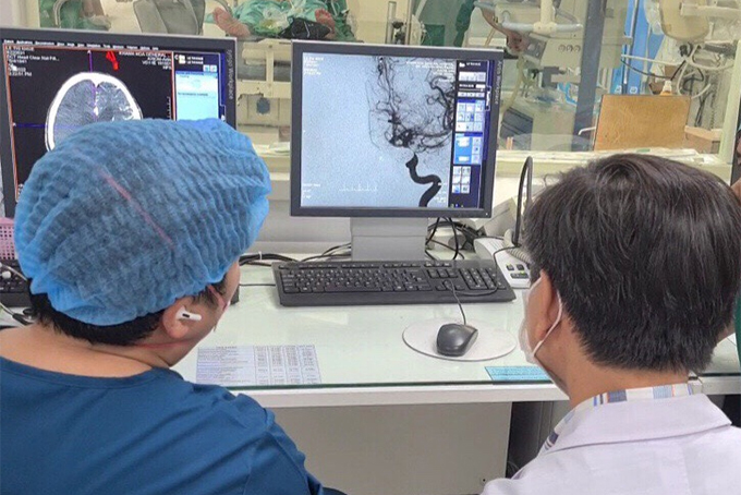Bệnh viện Đa khoa tỉnh: Cứu sống bệnh nhân bị phình động mạch cảnh có kích thước lớn