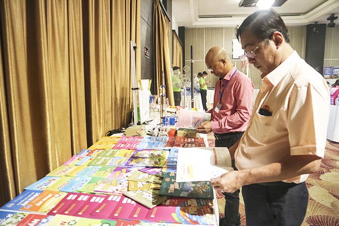 Hội nghị về sách tổ chức vào tháng 4-2022 tại TP. Nha Trang, giới thiệu nhiều đầu sách giáo khoa của các nhà xuất bản.