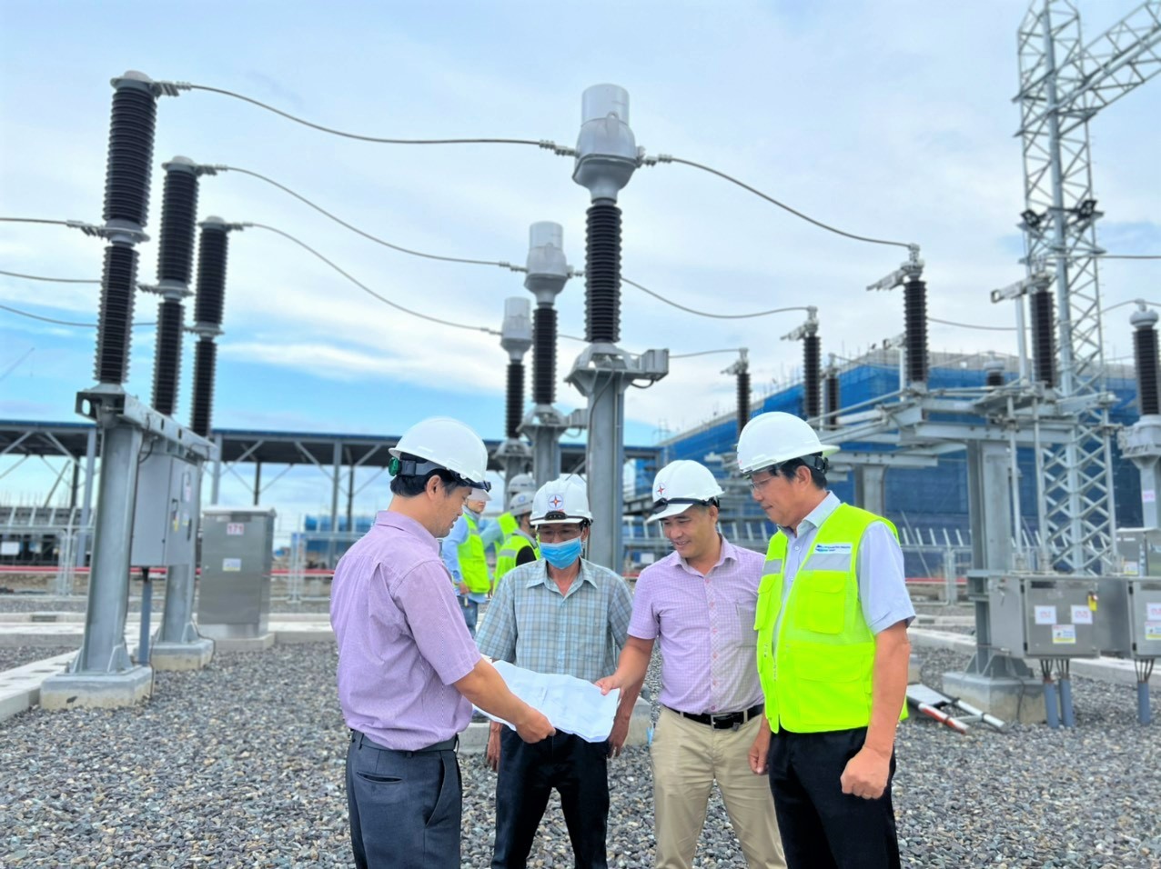 Đóng điện thành công đường dây nhánh rẽ Nhà máy nhiệt điện BOT Vân Phong 1