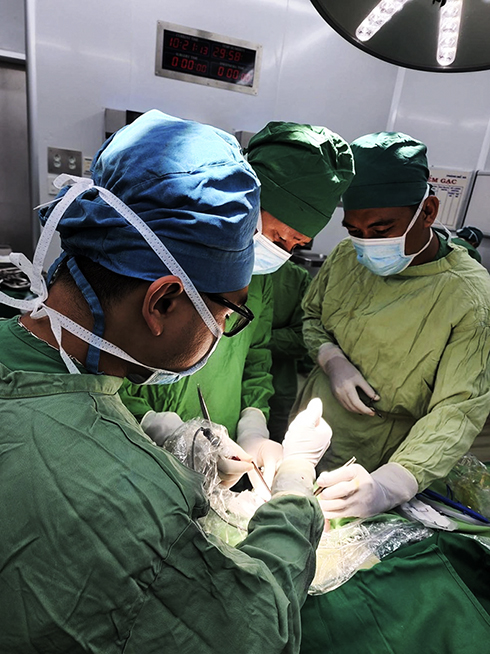 Phẫu thuật thành công trường hợp thoát vị não - màng não bẩm sinh lớn
