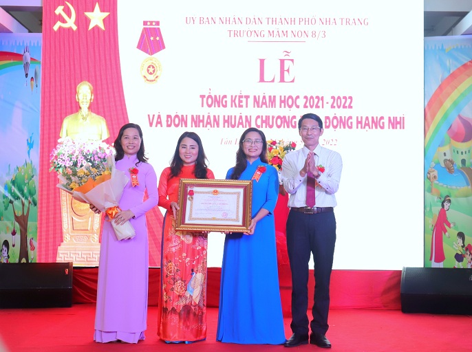 Trường Mầm non 8-3 đón nhận Huân chương Lao động hạng Nhì