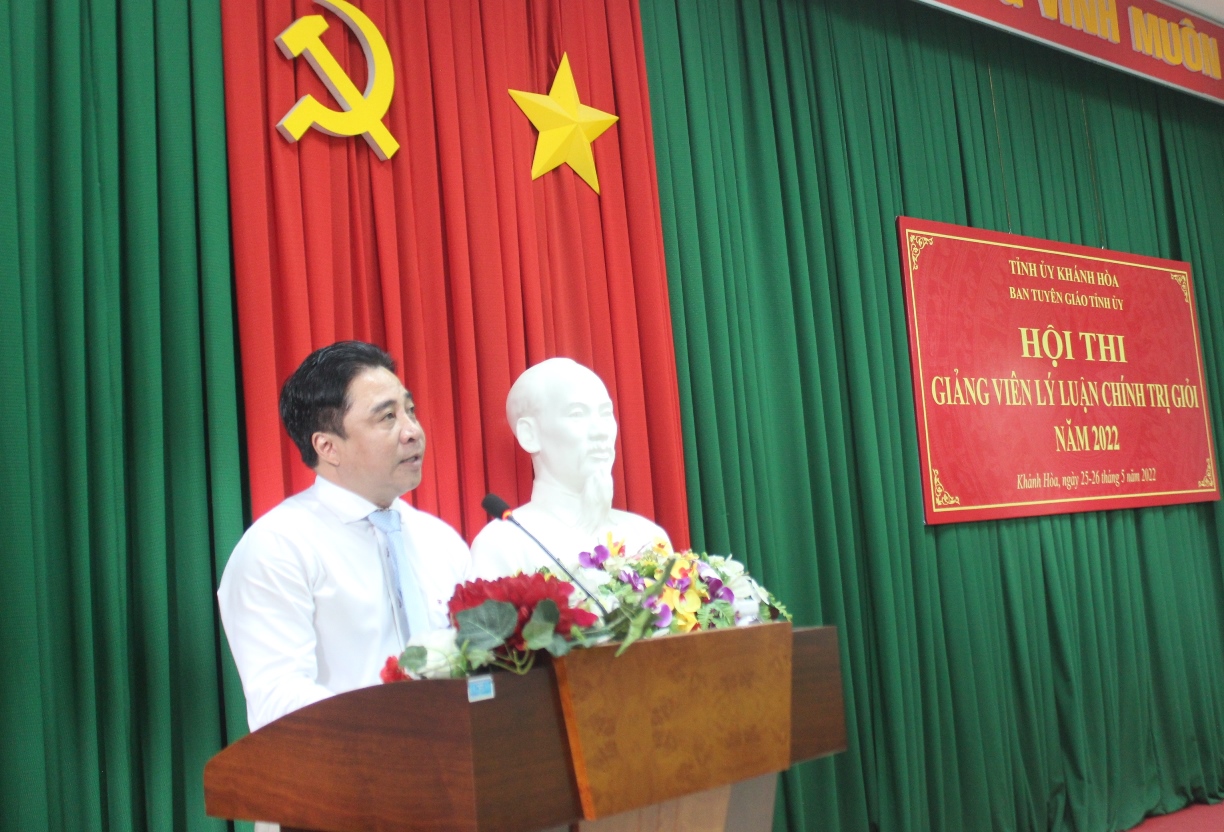 Ông Nguyễn Khắc Toàn phát biểu tại lễ khai mạc hội thi.