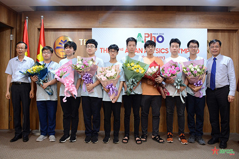 Học sinh Việt Nam đoạt giải tại Olympic Vật lý châu Á - Thái Bình Dương. 
