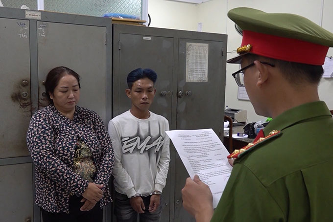 VIDEO: Bắt giữ hai đối tượng trộm cắp trong siêu thị