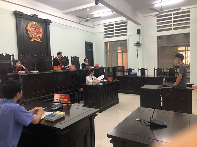 Con nợ lừa lấy điện thoại của chủ nợ