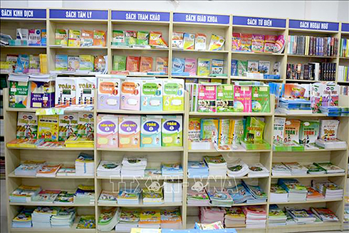 Không lập danh mục, đóng gói thành bộ sách giáo khoa kèm sách bài tập, sách tham khảo