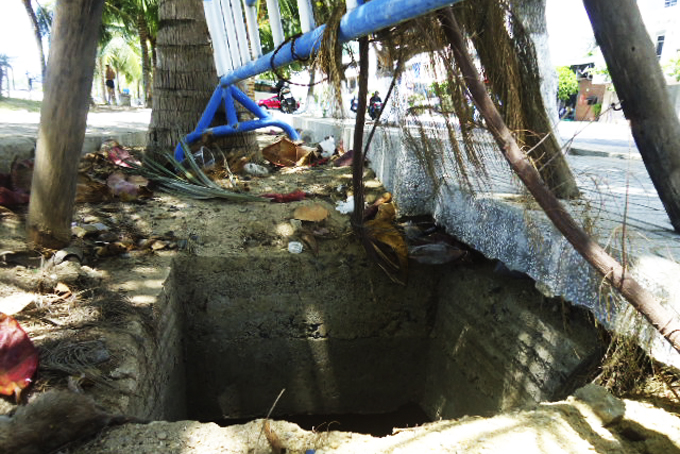 Hố sâu nơi công viên bờ biển