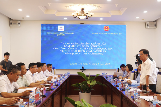 Ông Nguyễn Tấn Tuân phát biểu tại buổi làm việc.
