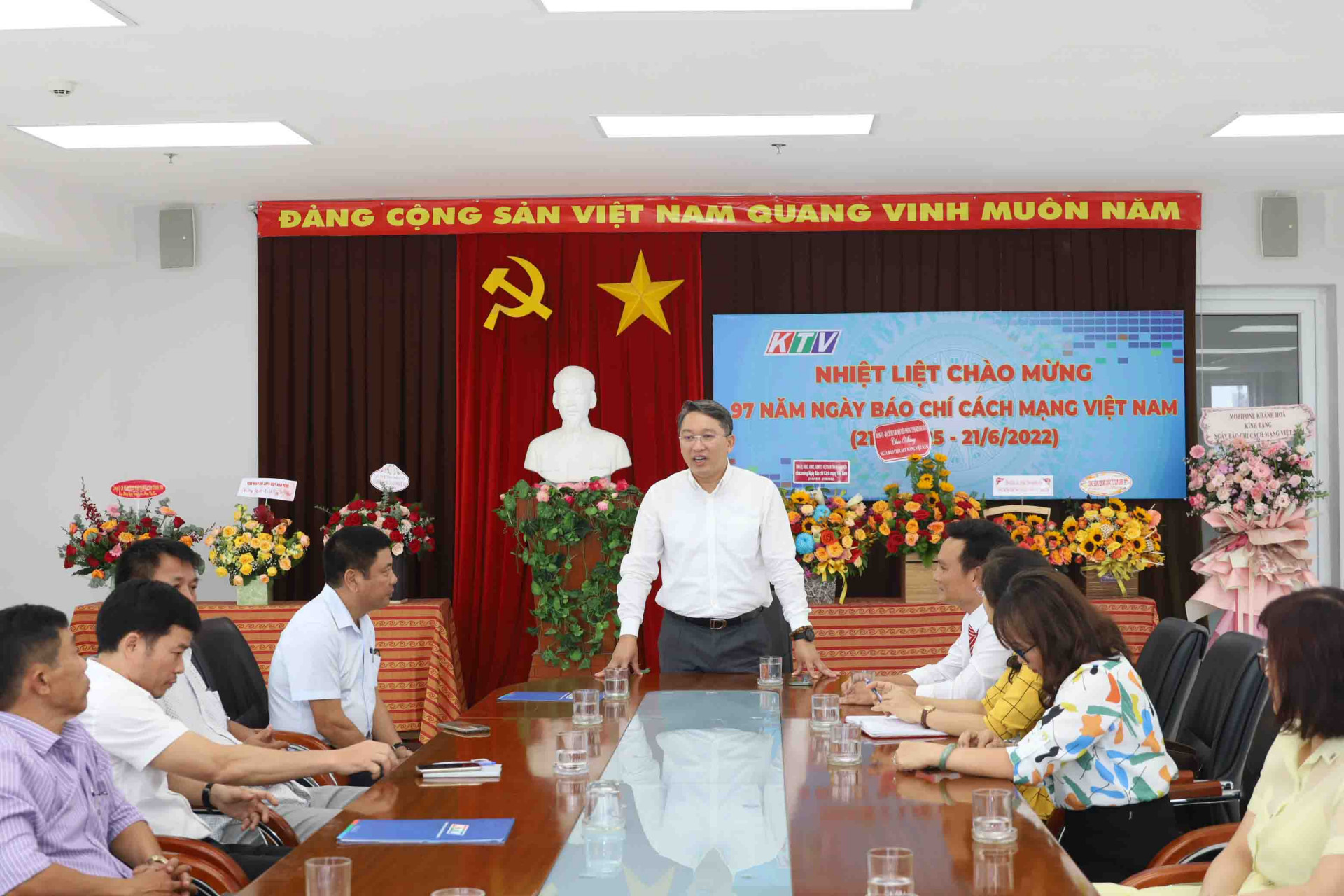 Bí thư Tỉnh ủy Nguyễn Hải Ninh phát biểu tại Đài Phát thanh và Truyền hình Khánh Hòa. 
