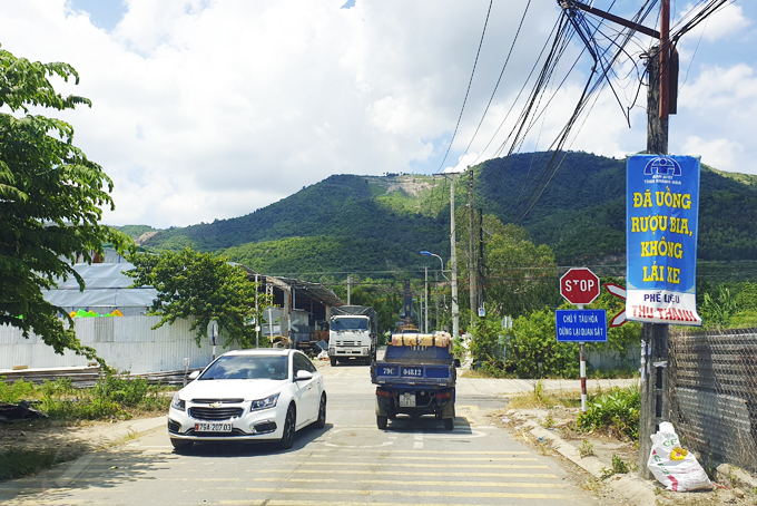 Đường ngang giao với đường sắt tại xã Suối Hiệp: Sẽ sớm được nâng cấp, cải tạo