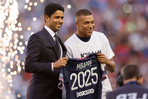 Paris Saint-Germain đã tạo nên một cú sốc với bản hợp đồng có những điều khoản không tưởng nhằm thuyết phục Kylian Mbappe tiếp tục ở lại thi đấu.