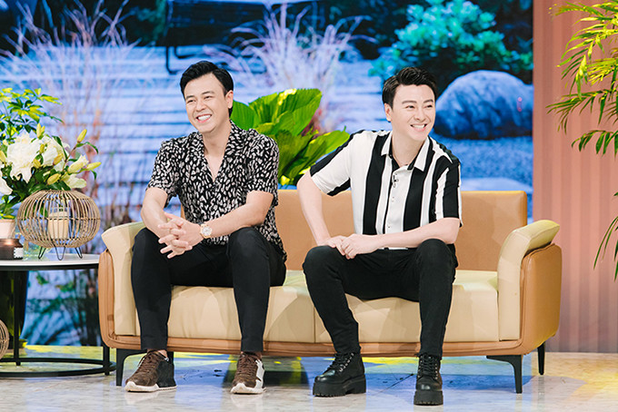 Hai anh em Phan Anh, Tuấn Tú là những khách mời  "mở hàng " cho chương trình  "Khách sạn 5 sao ". (Ảnh: VTV)