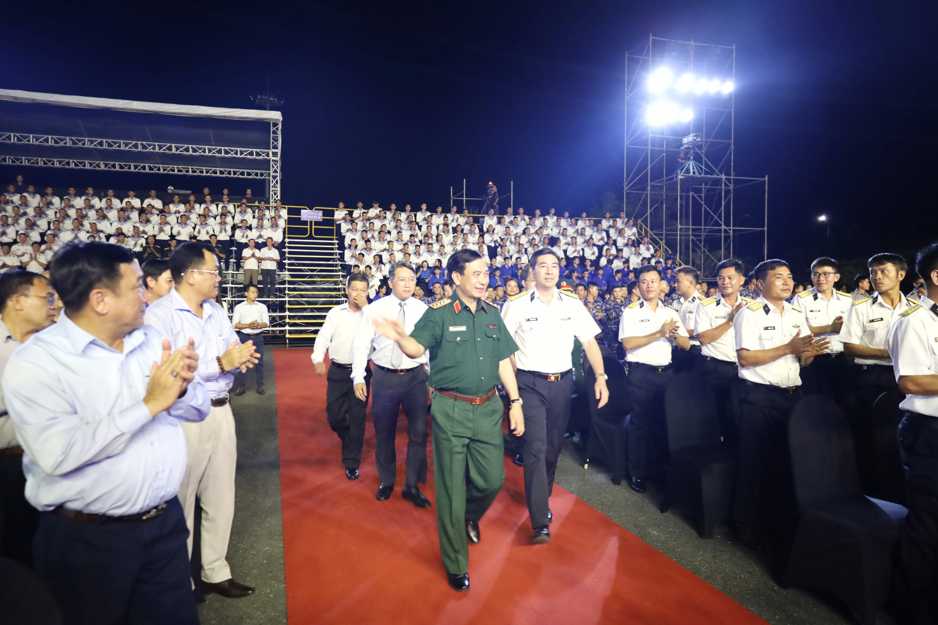 Ủy viên Bộ Chính trị Phan Văn Giang, Bộ trưởng Bộ Quốc phòng tham dự tại điểm cầu Khánh Hòa.