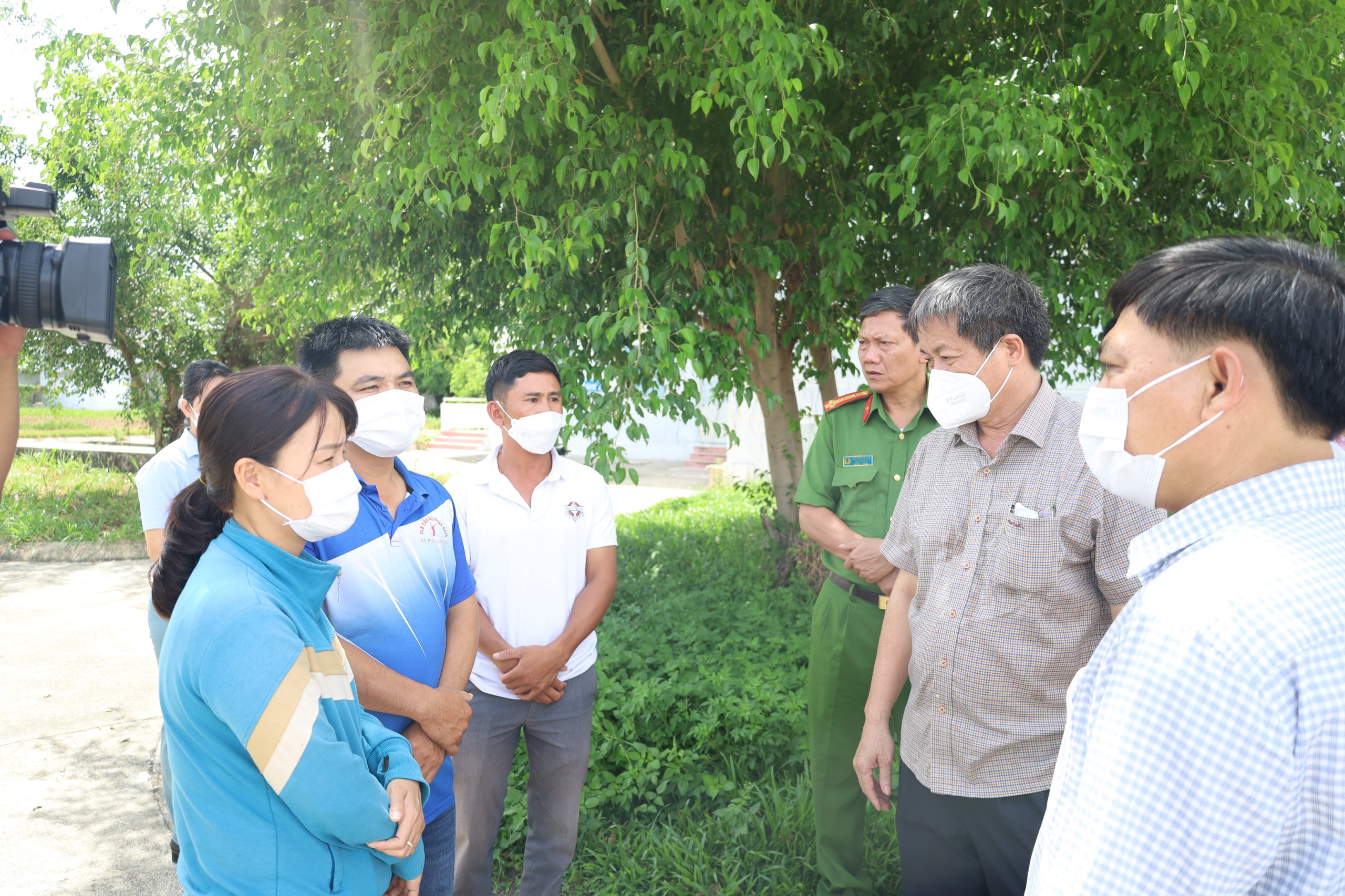 <p style= "text-align: justify; ">Đoàn đã động viên thân nhân người bị tử vong sau tai nạn giao thông.</p>