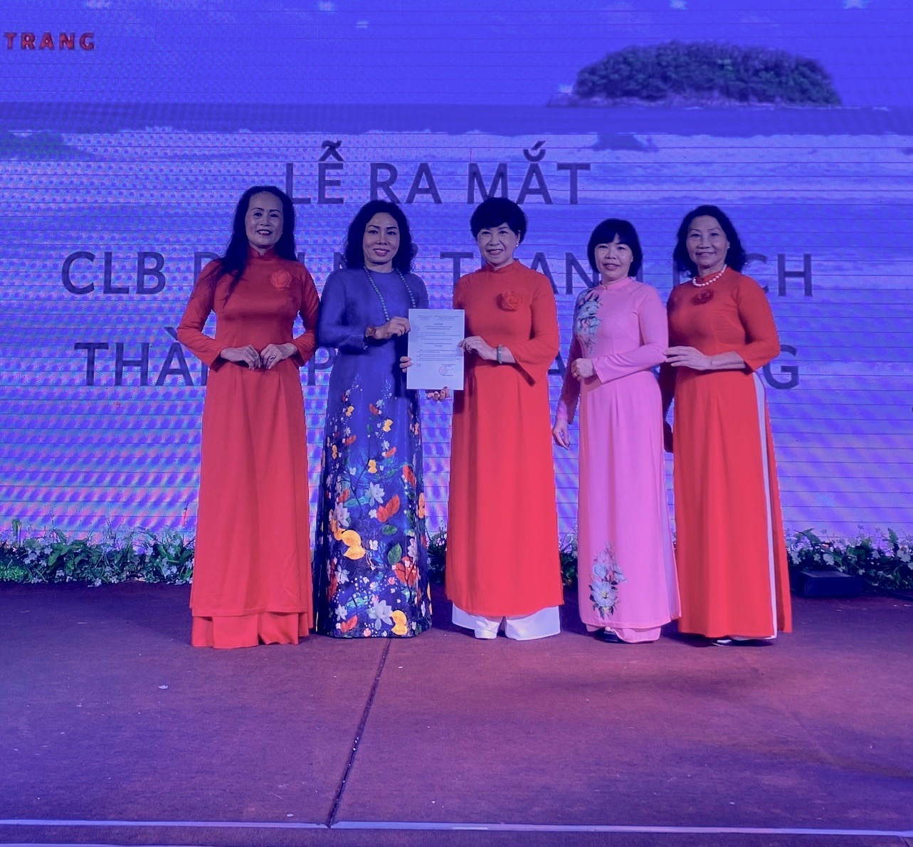 Ra mắt Câu lạc bộ Phụ nữ thanh lịch Nha Trang