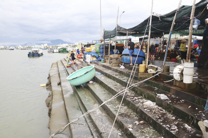 Bảo vệ môi trường tại bến cá dân sinh Vĩnh Trường: Cần tuyên truyền nâng cao ý thức người dân