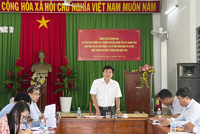 Ông Lữ Thanh Hải - Ủy viên Ban Thường vụ Tỉnh ủy, Trưởng ban Nội chính Tỉnh ủy làm việc với xã Cam Phước Tây