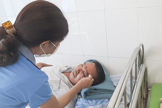 Bị nhà xe vây đánh hội đồng