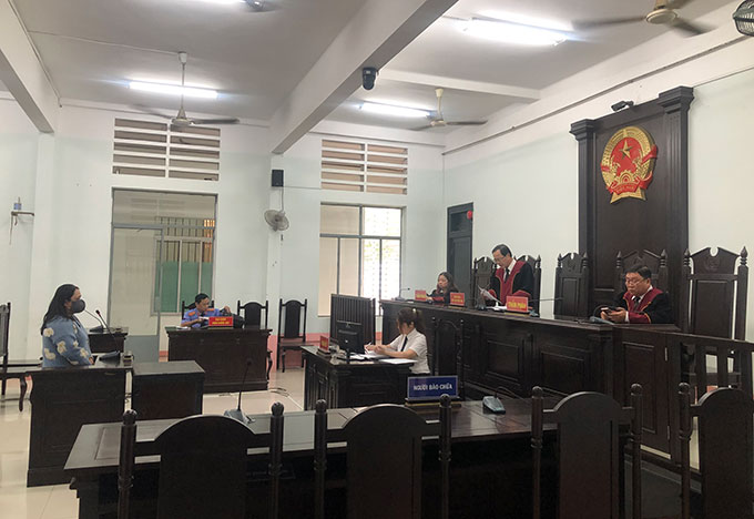 Vờ hứa hẹn giúp tại ngoại để chiếm đoạt tiền