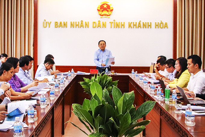 Ông Lê Hữu Hoàng phát biểu kết luận cuộc họp.