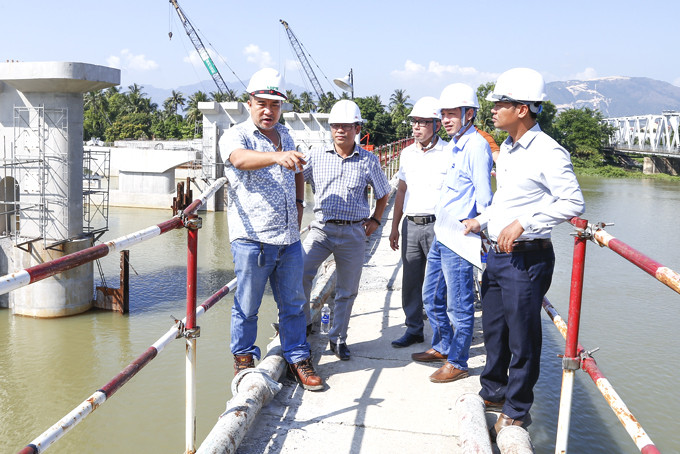 Kiểm tra công tác ứng phó thiên tai tại Dự án xây dựng đập ngăn mặn  trên sông Cái Nha Trang.