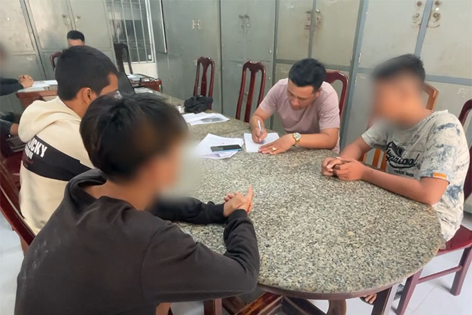 VIDEO: Xử lý 22 thiếu niên gây náo loạn đường phố