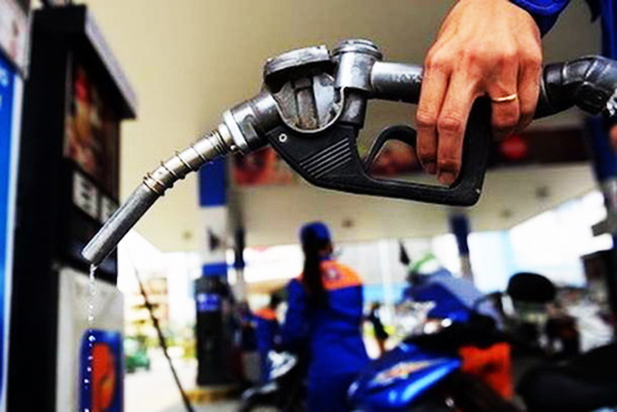 Ngày mai, giá xăng có thể giảm mạnh?