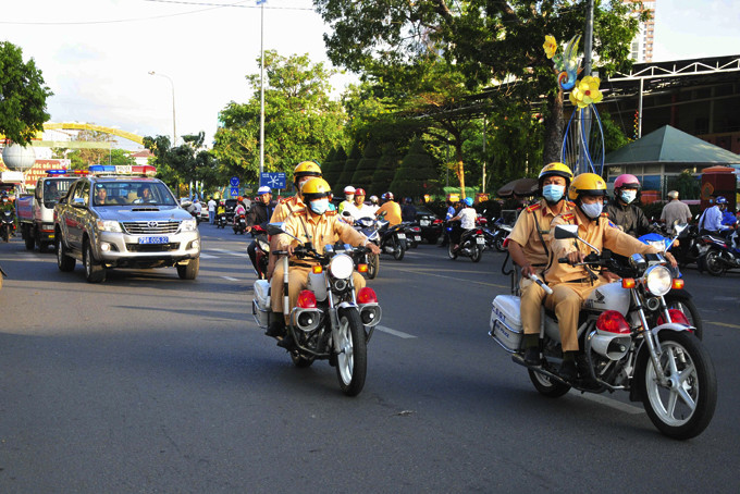Lực lượng thanh niên Công an TP. Nha Trang ra quân thực hiện nhiệm vụ đảm bảo an ninh trật tự, an toàn giao thông trong Tháng Thanh niên.