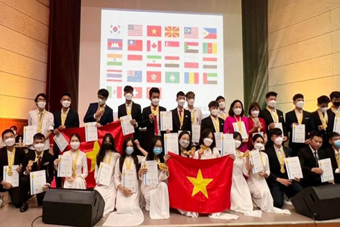 Hơn 20 học sinh của đoàn Việt Nam tham dự Cuộc thi trực tiếp tại Hàn Quốc.