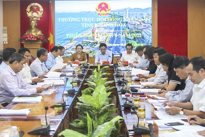 Quang cảnh tại phiên họp Thường trực HĐND tỉnh tháng 8-2022.