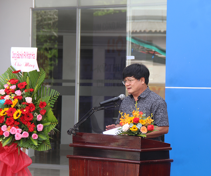 Ông Nguyễn Hải Sơn - Phó Tổng Giám đốc Công ty Cổ phần Dệt may Nha Trang khai mạc hội thao