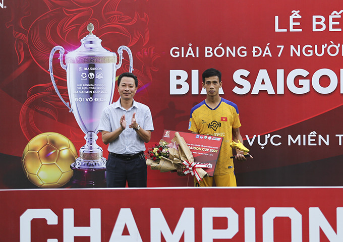 Cầu thủ Nguyễn Minh Tuấn (Olympic Gym) đoạt danh hiệu cầu thủ xuất sắc nhất giải đấu.