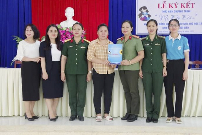 Ký kết giữa Hội Phụ nữ phường Ba Ngòi với Hội Phụ nữ Công an tỉnh.