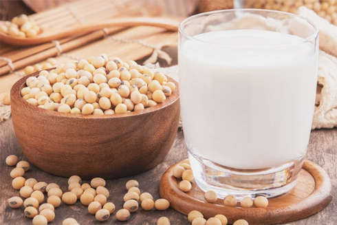 Sữa đậu nành là sản phẩm thường gặp nhất được làm từ đậu nành.