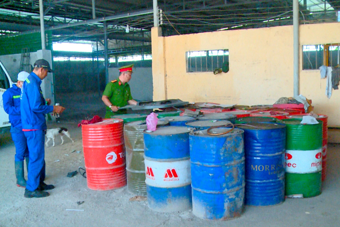 Tiêu hủy hơn 8 nghìn lít xăng, dầu không rõ nguồn gốc