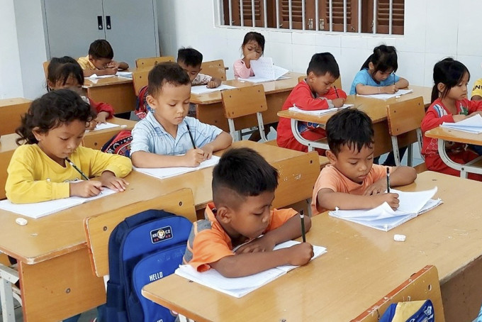 Lớp tăng cường tiếng Việt cho trẻ dân tộc thiểu số chuẩn bị vào lớp 1  tại Trường Tiểu học Cam Phước Đông 1 (Cam Ranh). 