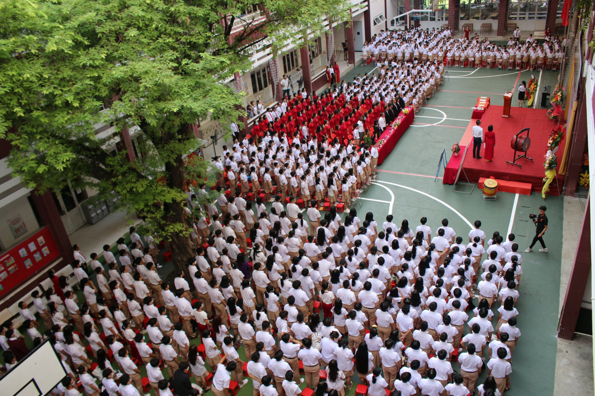 Quang cảnh lễ khai giảng tại Trường iSchool Nha Trang.
