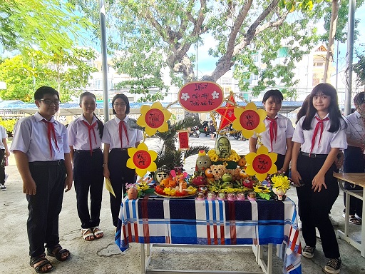 Trường THCS Âu Cơ tổ chức chương trình "Vầng trăng yêu thương"