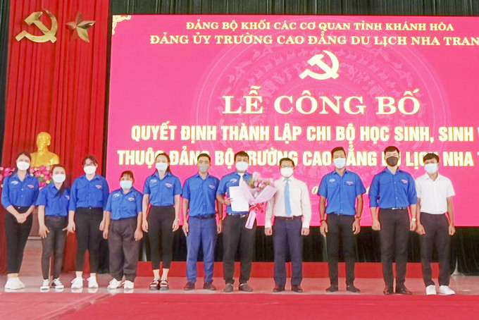 Chi bộ Sinh viên thuộc Đảng bộ Trường Cao đẳng Du lịch Nha Trang, mô hình sinh hoạt có hiệu quả.