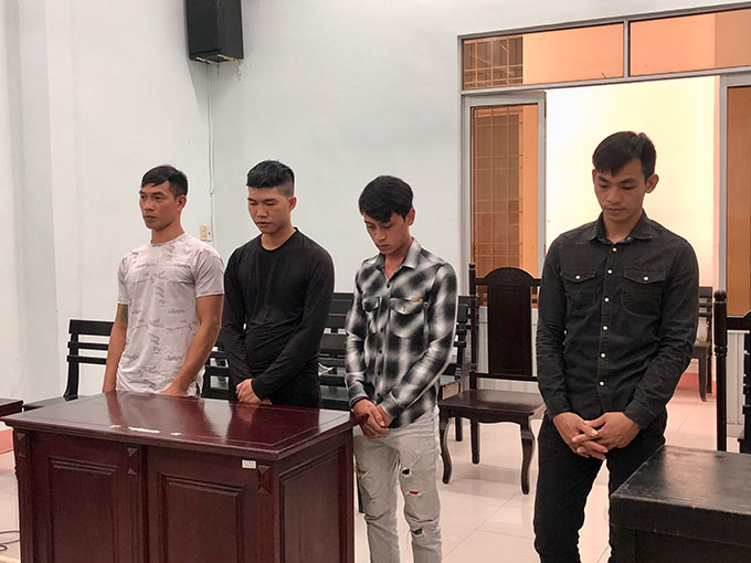 Đánh lộn vì chút xích mích khi ăn uống