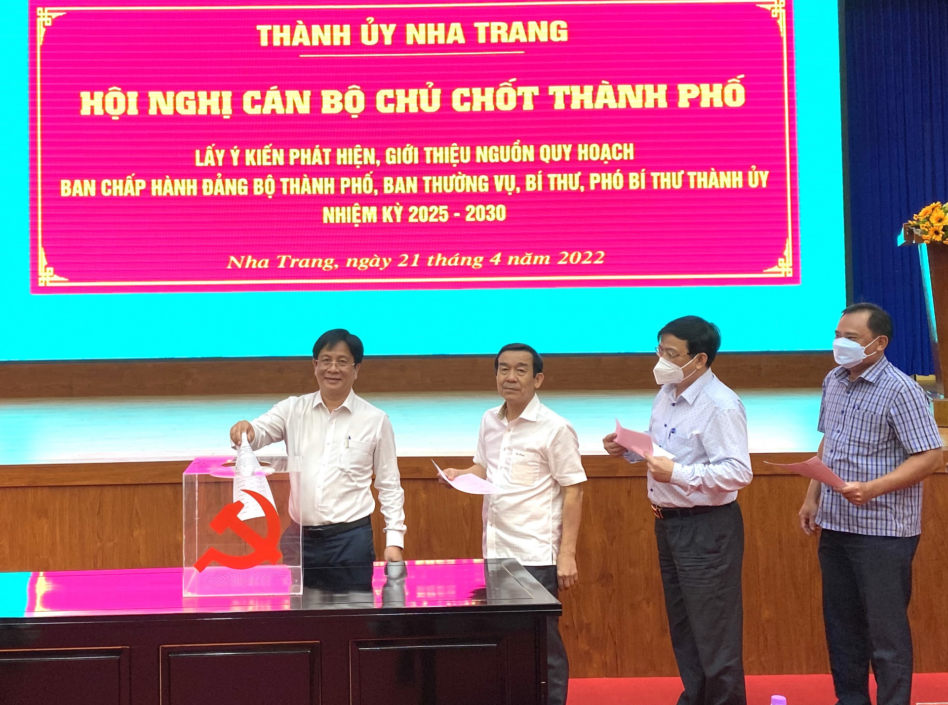 Hội nghị cán bộ chủ chốt TP. Nha Trang lấy ý kiến (bằng phiếu kín) giới thiệu nguồn quy hoạch Ban Chấp hành Đảng bộ thành phố, Ban Thường vụ, Bí thư, Phó Bí thư Thành ủy nhiệm kỳ 2025 - 2030.