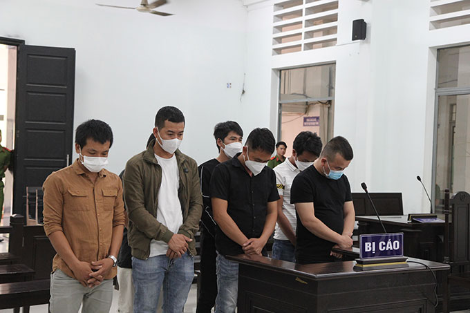 Đi hát karaoke , lại rủ nhau sử dụng ma túy