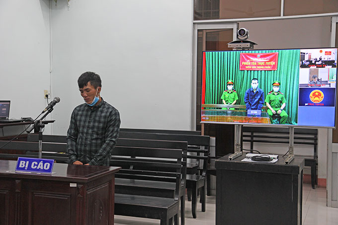 Xích mích khi ăn uống, anh em ruột cùng vào tù