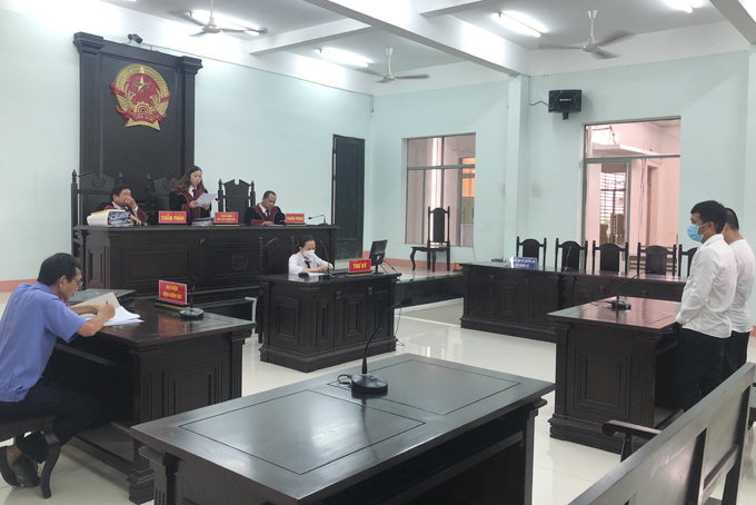 Hội đồng xét xử phúc thẩm tuyên án.