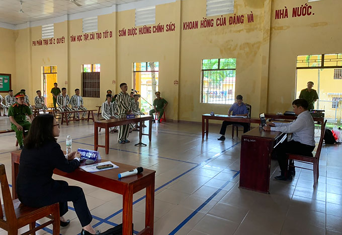 Tấn công bạn tù vì mâu thuẫn trong buồng giam