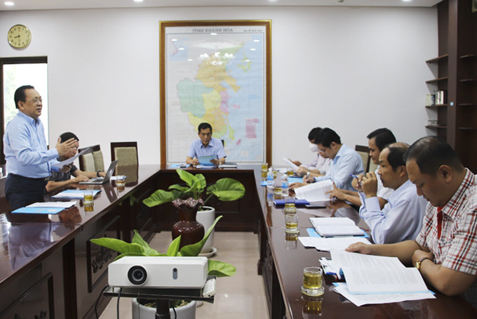 Ông Lê Hữu Hoàng kết luận cuộc họp liên quan đến Cụm Công nghiệp Sông Cầu.